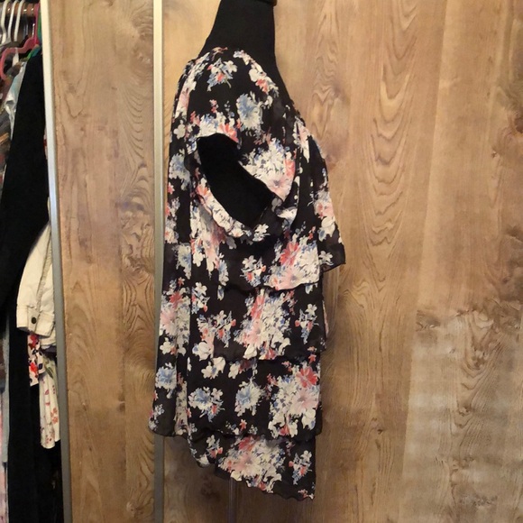 Multicolored Off the Shoulder Flutter Sleeve Ruffled Blouse - Picture 4 of 6